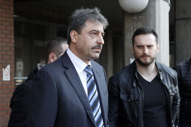 Василев азилом купује време!